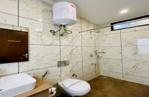 DLF City Apartment | Olive Studio Cybercity | Lift, Balcony, Mg Road