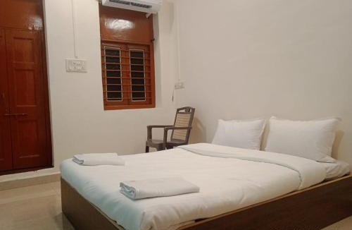 Goregaon West House | Omkar Galaxy Executive Guest House & AC Dormitory Nr Nesco Mumbai