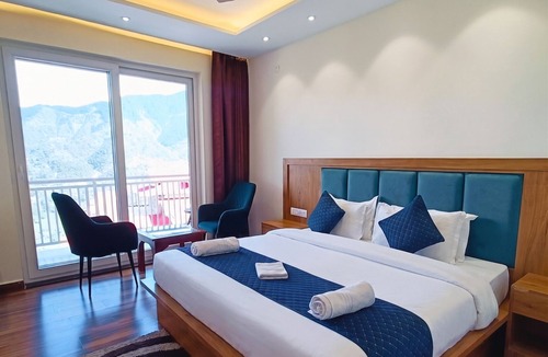 Bathri Hotel | OnlyStay Luxe House Dalhousie