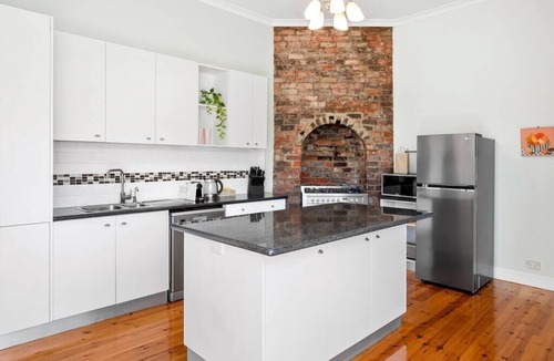 Rippleside House | Orontes Cottage Geelong Retreat | Pet Friendly