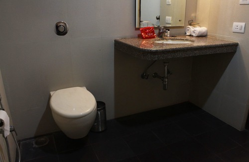 South West Hotel | OYO 2457 Hotel Zambala