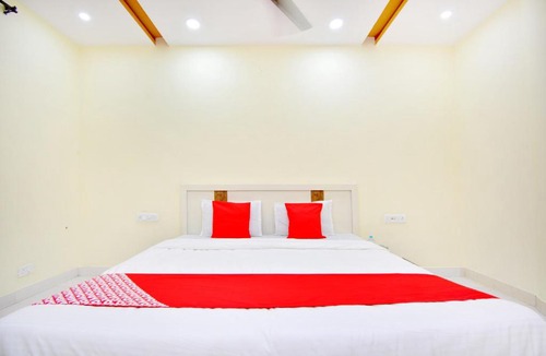 Focal Point Hotel | OYO 42769 Vij Guest House