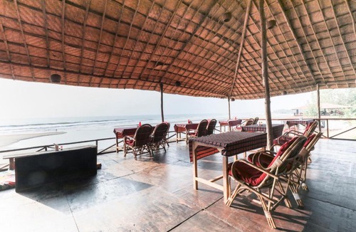 Mandrem Hotel | OYO 64372 Dolphin Beach Resort