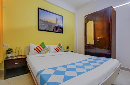 Sainik Farm Hotel | OYO Townhouse Saket Residency 1 Delhi