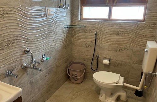 Srinagar House | p&q's guest house