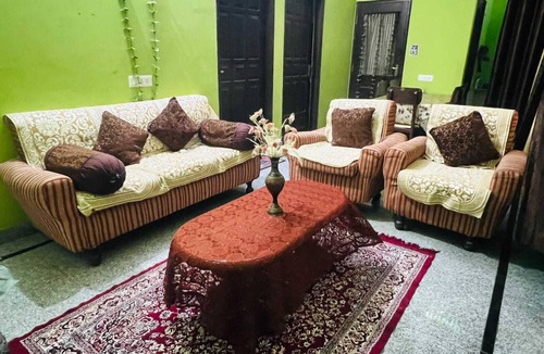 Varanasi House | Peaceful area in the middle of city.15 mins away from ghats and Vishwanathtemple