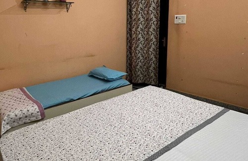 Varanasi House | Peaceful area in the middle of city.15 mins away from ghats and Vishwanathtemple