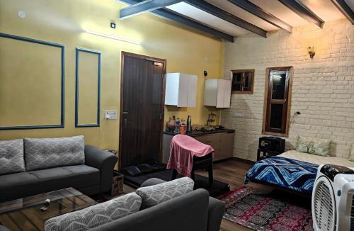Gurugram Apartment | Peaceful atmosphere, a place to spend time
