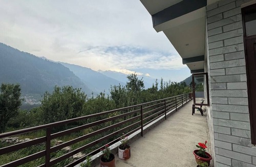 New Manali Apartment | Peaceful Village Homestay