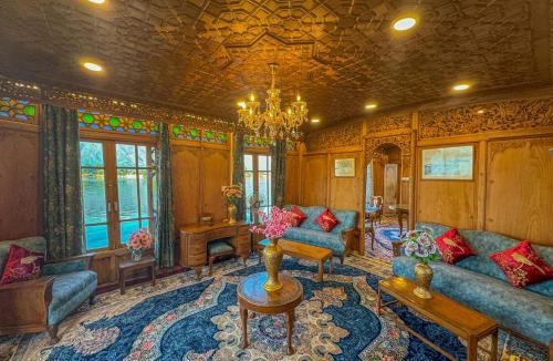 Nagin Bagh Boat Rental | Peacock Houseboats
