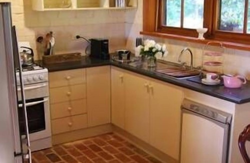 Inman Valley Cottage | Pear Tree Hollow Cottage. For couples who love nature.