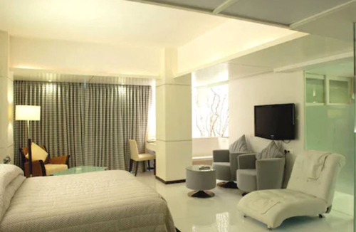 Sakinaka Hotel | Peninsula Grand Hotel