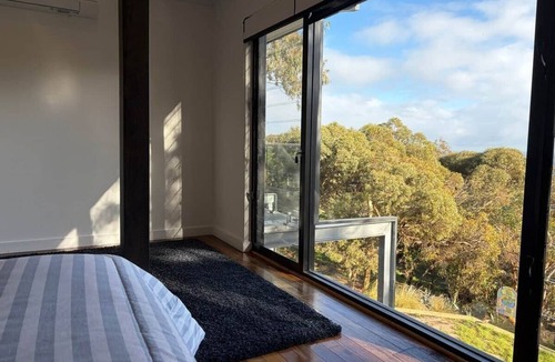 Gooseberry Hill House | Perth Hills Retreat | City Views | Luxury Beds