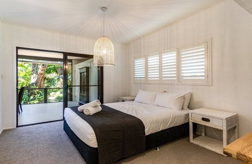 Pearl Beach House | Pet friendly, spa, stroll to beach and cafe
