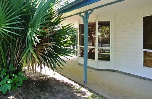 Tin Can Bay House | Picket Corner