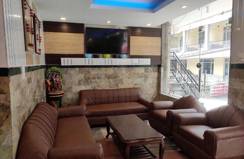 Bhagsu Nag House | Pink White Guest House
