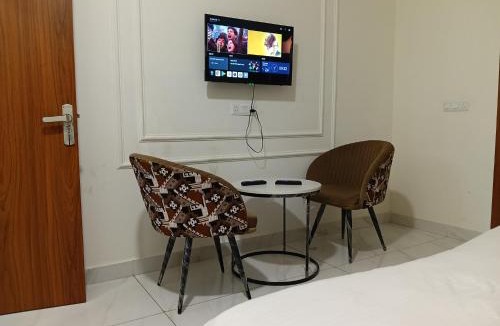 Greater Noida Hotel | PLAY GOLDEN PETELS near cherry county