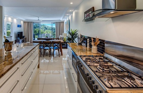 Hamilton Island Apartment | Poinciana 011 Hamilton Island - oceanviews, golf buggy and transfers