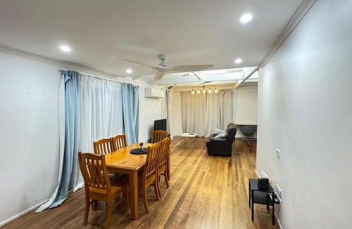 Marsden House | Pool house for BIG Groups with Free parking