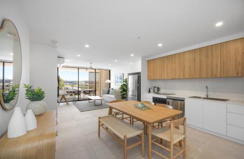 Birtinya Apartment | Poolside 2-Bed Apartment at Lake Kawana