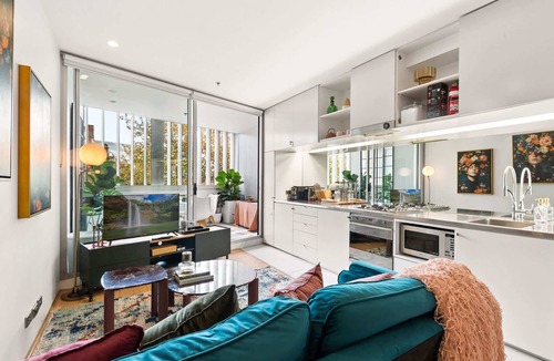 Darlinghurst Apartment | Poolside Studio Retreat Near Oxford Street