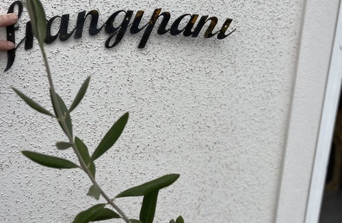 Hayborough Cottage | Port Elliot Rural Retreat - Frangipani
