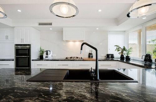 Halls Head House | Port Mandurah Artisan – Luxury on the Canal with Jetty & Spa Suites