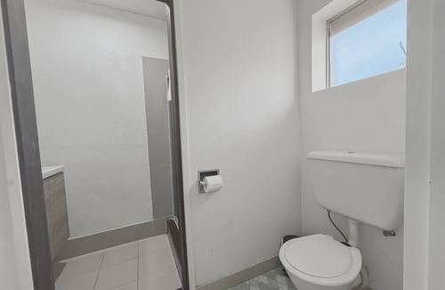 Robertson House | Practical 2BR Stay at a Great Price Well-Located