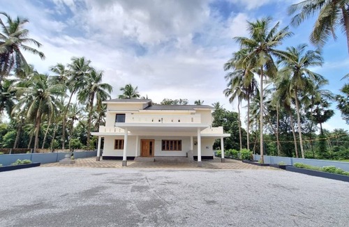 Mandarthi House | Prashanthi Homestay - Four Bedroom Holiday Home