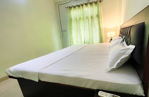 Allahabad Apartment | Premium Homestay Near Triveni Sangam for Upto 12 People, at Affordable Price!