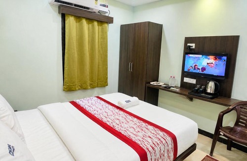 Tirupati Hotel | Premium Hotel DS TIRUPATI - near the central bus station and Railway Station - Air-conditioned units equipped with flat-screen TVs, kettles, and free toiletries - BEST FAMILY HOTEL IN TIRUPATI