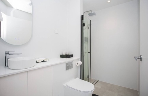 Perth Central Business District Hotel | Premium King Room - Quinn’s Botany Boutique K05