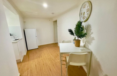 Macgregor Apartment | Prime1BR Near Transport & Retail