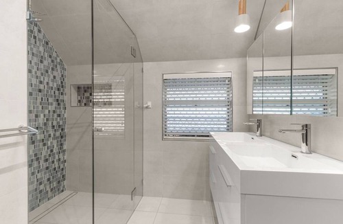 Spring Hill House | Private 2BR Villa | Minutes from Brisbane CBD