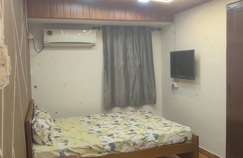Pollachi House | Private Double bedroom in a Tiny Home