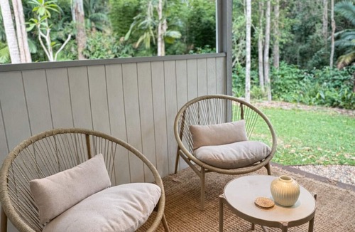 Doonan Apartment | Private Noosa Hinterland Retreat with Outdoor Shower & Deck