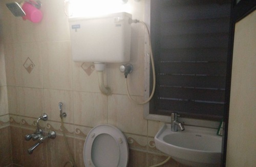 Jogeshwari West Apartment | Private Room in an Apartment for 1 or 2 persons at Andheri West