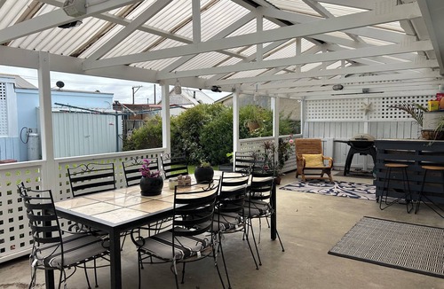 Port Macdonnell House | Pt Mac Beach House - Seafront Views, Central, Super Cute and Pets are Welcome!