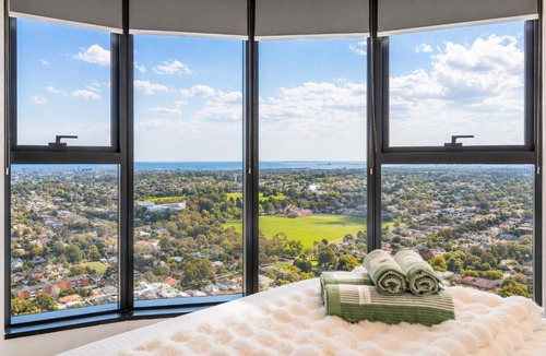 Box Hill Apartment | Puddings Home Stunning City Views Luxury 3BR Box Hill Skyone