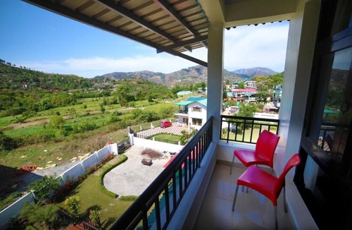 Bhimtal Apartment | Quadruple Room with Balcony A