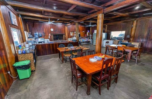 Upper Warren House | Queen & King Single Chalet 8 | WA