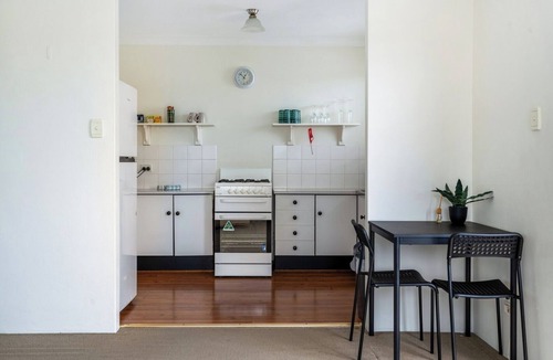 Bulimba Apartment | Quiet and Cosy Bulimba Escape