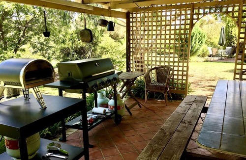 Wooragee Cottage | Quiet Comforts: Ideal Cottage for a Peaceful Country Getaway in Beechworth, Victoria