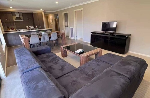 Melton South House | Quiet Melton Retreat 4BR + Garage