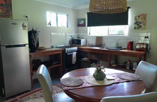 North Johnstone Cottage | Quiet, peaceful and comfortable country cottage close to Lake Eacham.