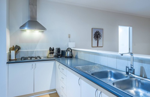 Quinns Rocks House | Quinns Beach Getaway | Family Retreat with Pool, Steps to the Beach