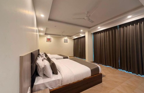 The Mall Road Hotel | Qutel View Point Resort