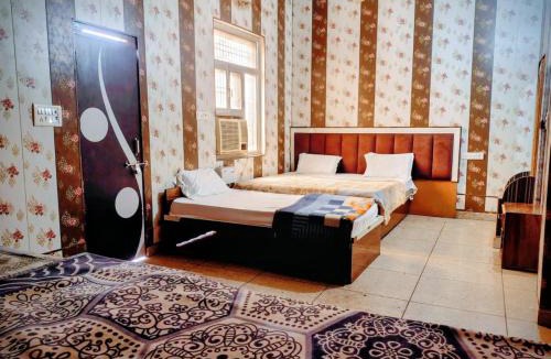 Vrindavan Hotel | Radhika comfort stay