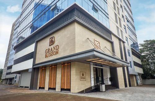 Malad West Hotel | Radisson Mumbai Goregaon