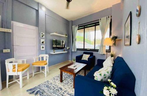 Pali Hill Apartment | Rahat Manzil- The Old Warm Charm 2 Bedroom Apartment in Khar West by Connekt Homes